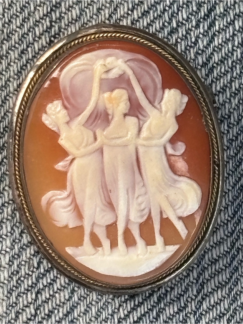 Shell Cameo Brooch in Peach and Cream – Classic Three Figures